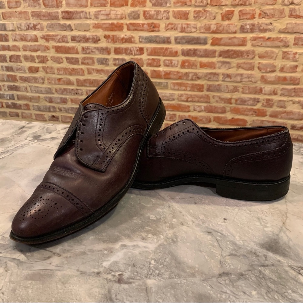 Allen Edmonds "Sanford" Cap Toe Oxfords - 10D - Picture 2 of 7